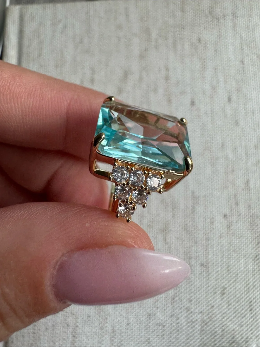 Stunning gold tone ring with blue crystal